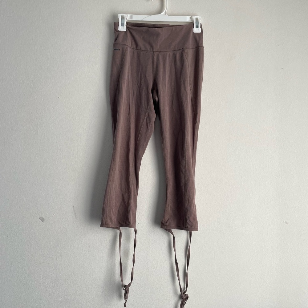 Lolë Eiliana Capri legging pant in brown with ties